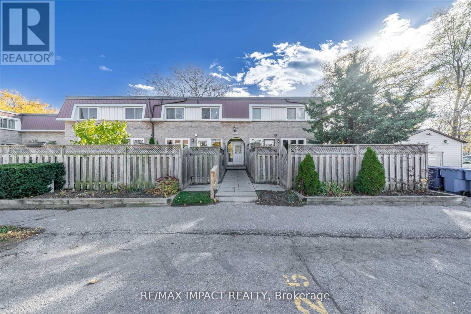 28 - 33 TAUNTON ROAD, Oshawa, Ontario