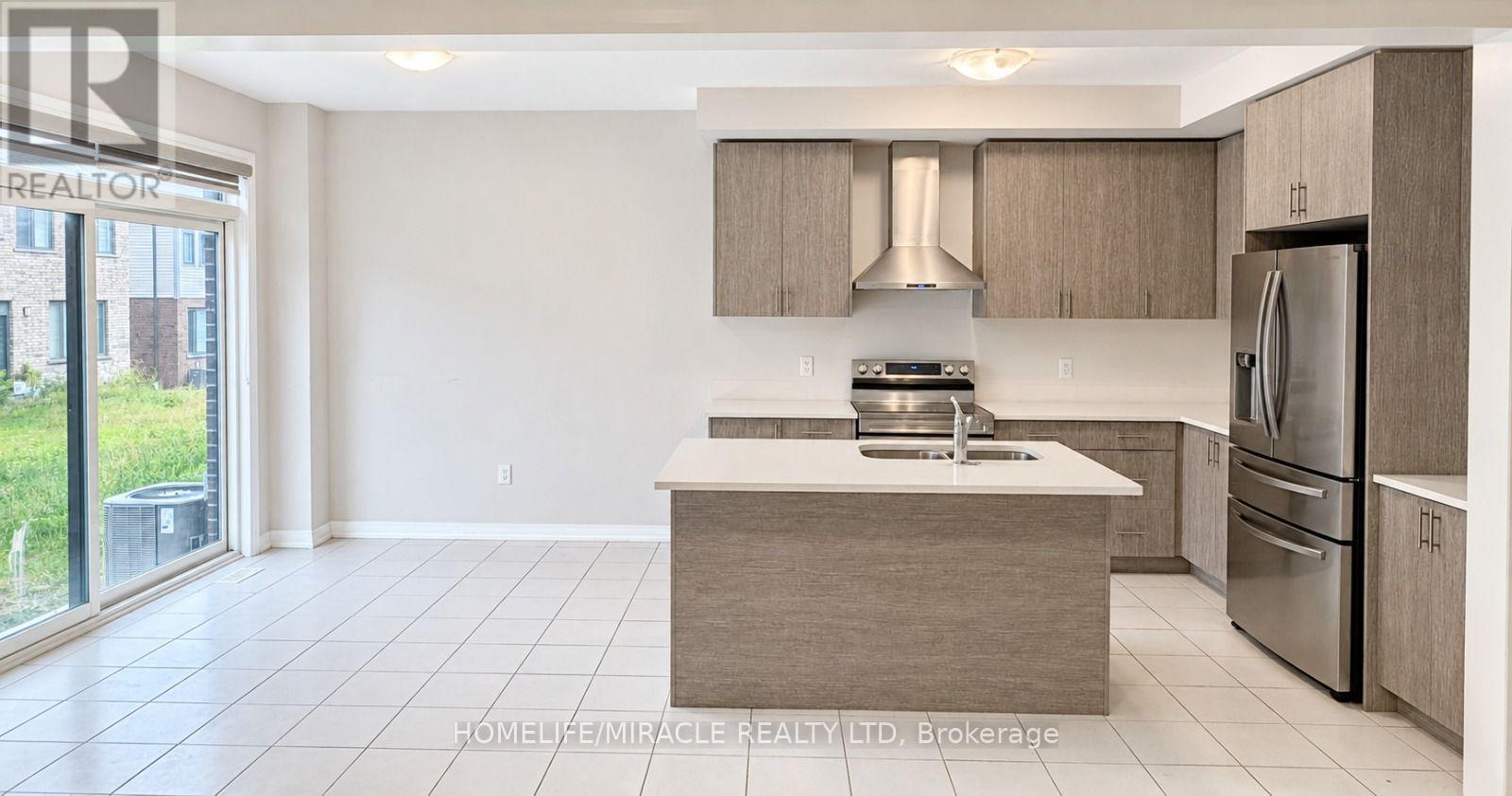 UPPER UNIT - 28 CROSSMORE CRESCENT