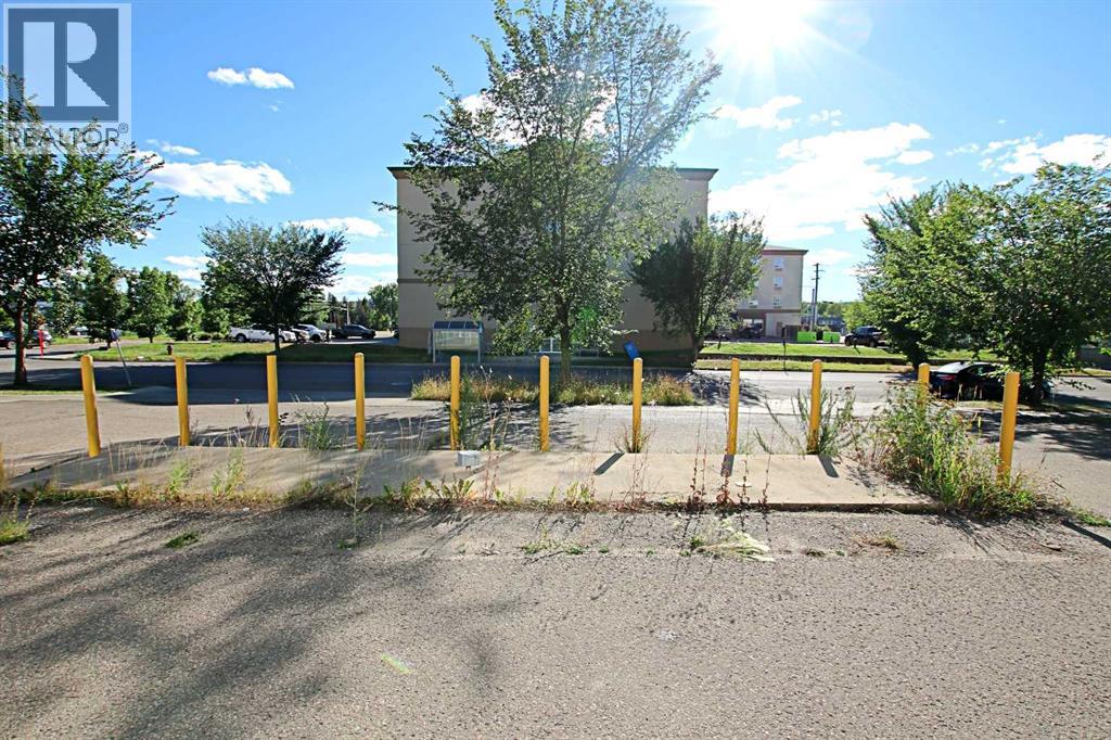 8208 Manning Avenue photo 42