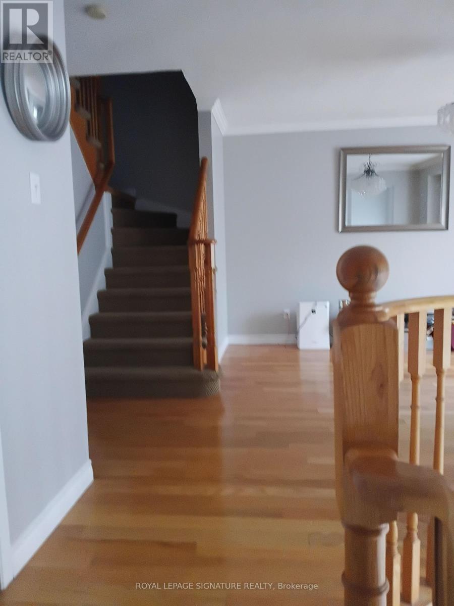 82 Mosaics Avenue, Aurora, Ontario  L4G 7L5 - Photo 8 - N13769398