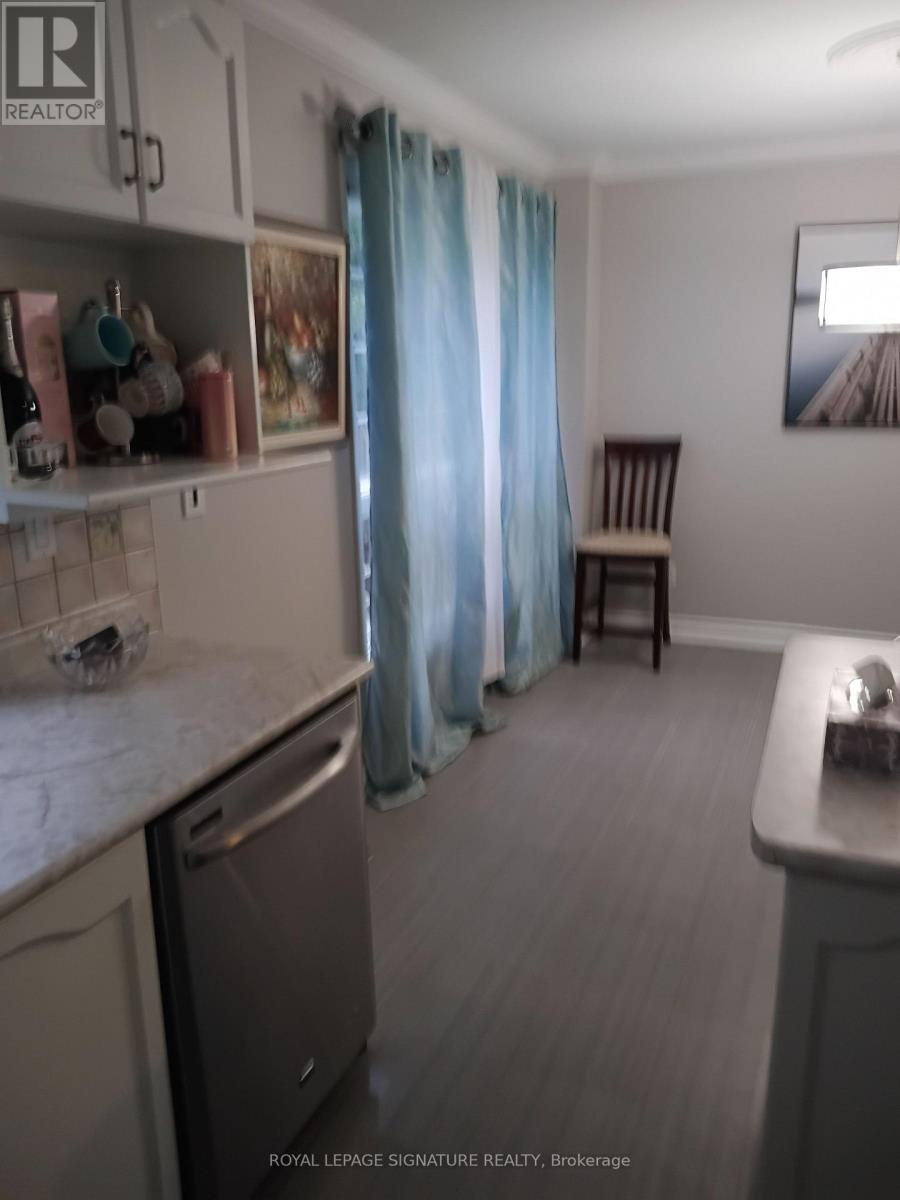 82 Mosaics Avenue, Aurora, Ontario  L4G 7L5 - Photo 5 - N13769398