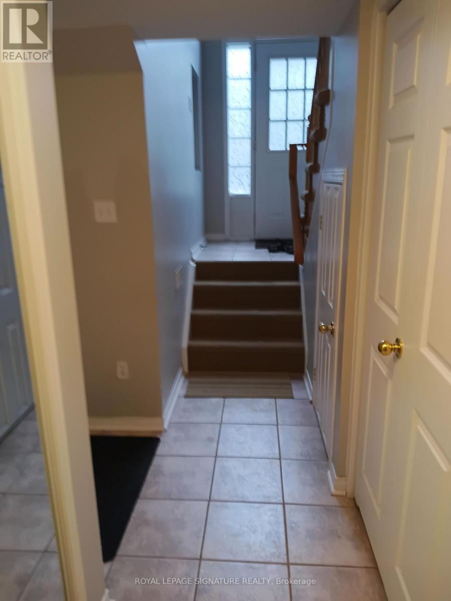 82 Mosaics Avenue, Aurora, Ontario  L4G 7L5 - Photo 3 - N13769398