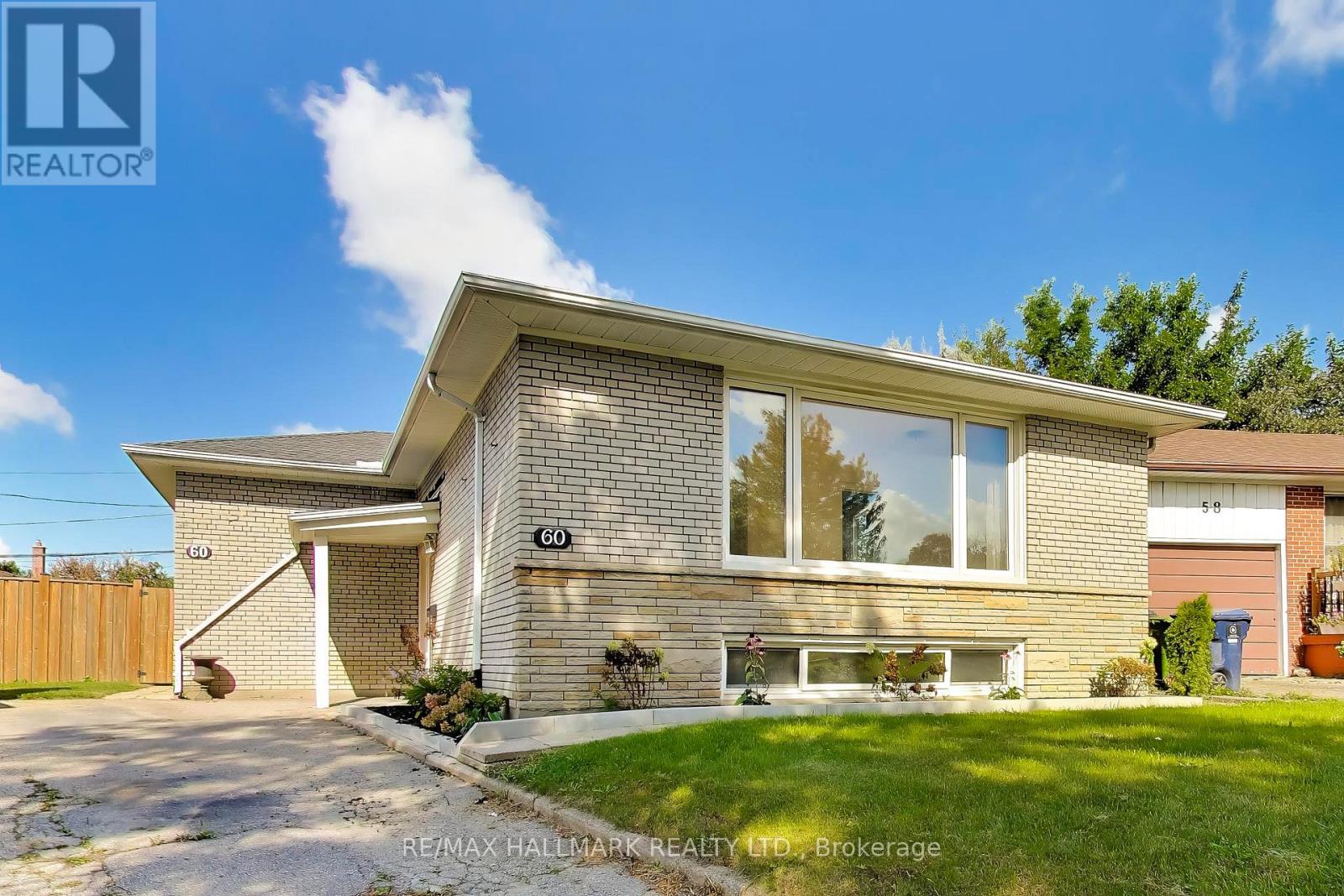 60 Bridesburg Drive, Toronto, Ontario  M9R 2K8 - Photo 2 - W13769618