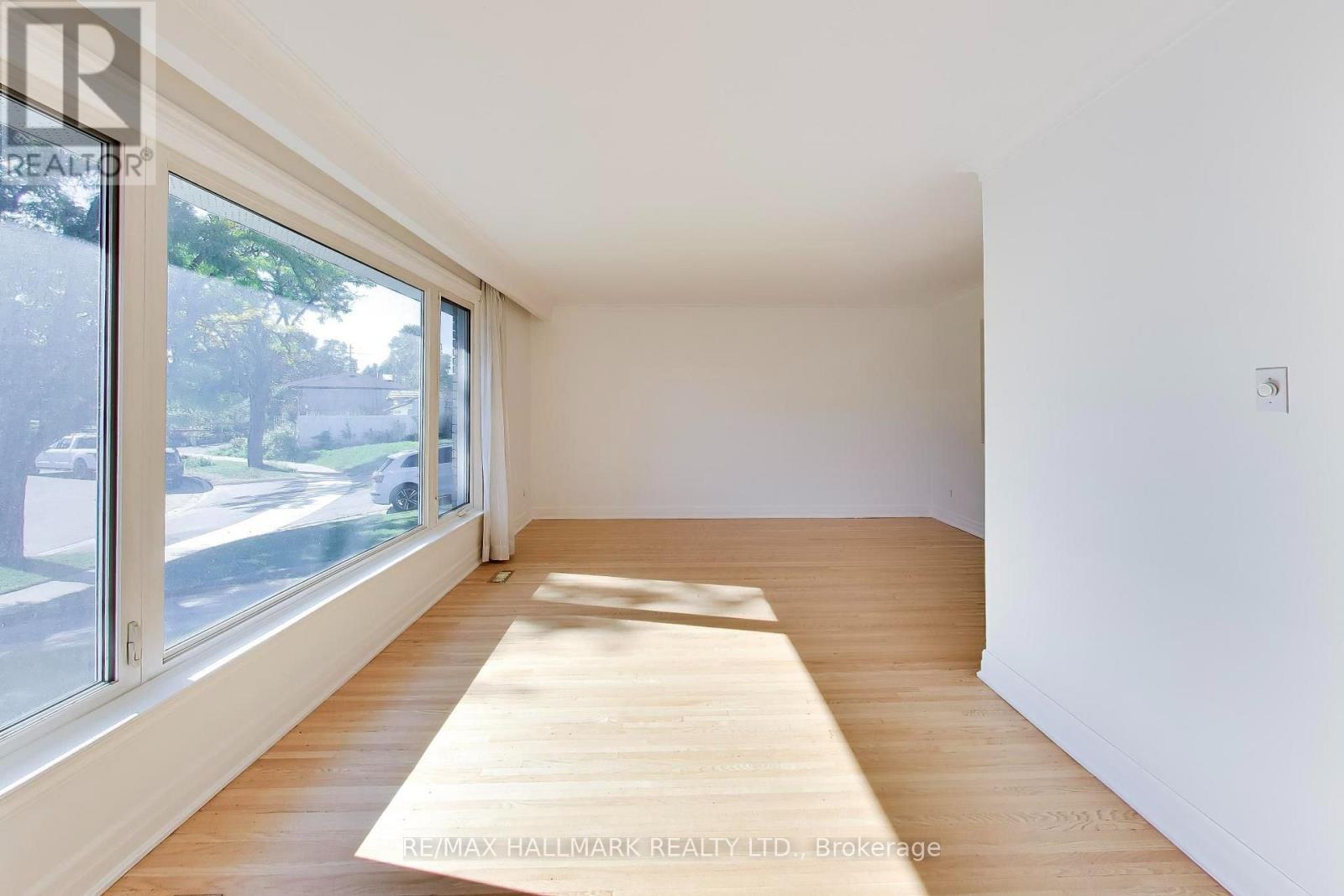 60 Bridesburg Drive, Toronto, Ontario  M9R 2K8 - Photo 10 - W13769618