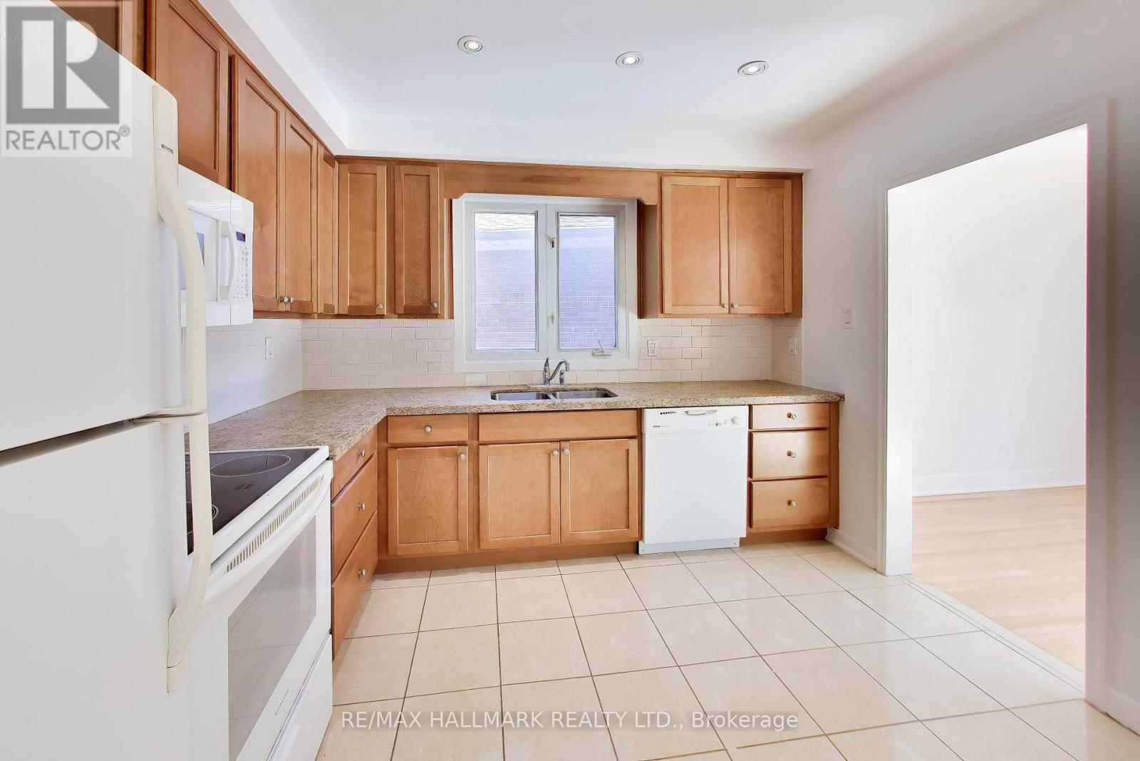 60 Bridesburg Drive, Toronto, Ontario  M9R 2K8 - Photo 12 - W13769618