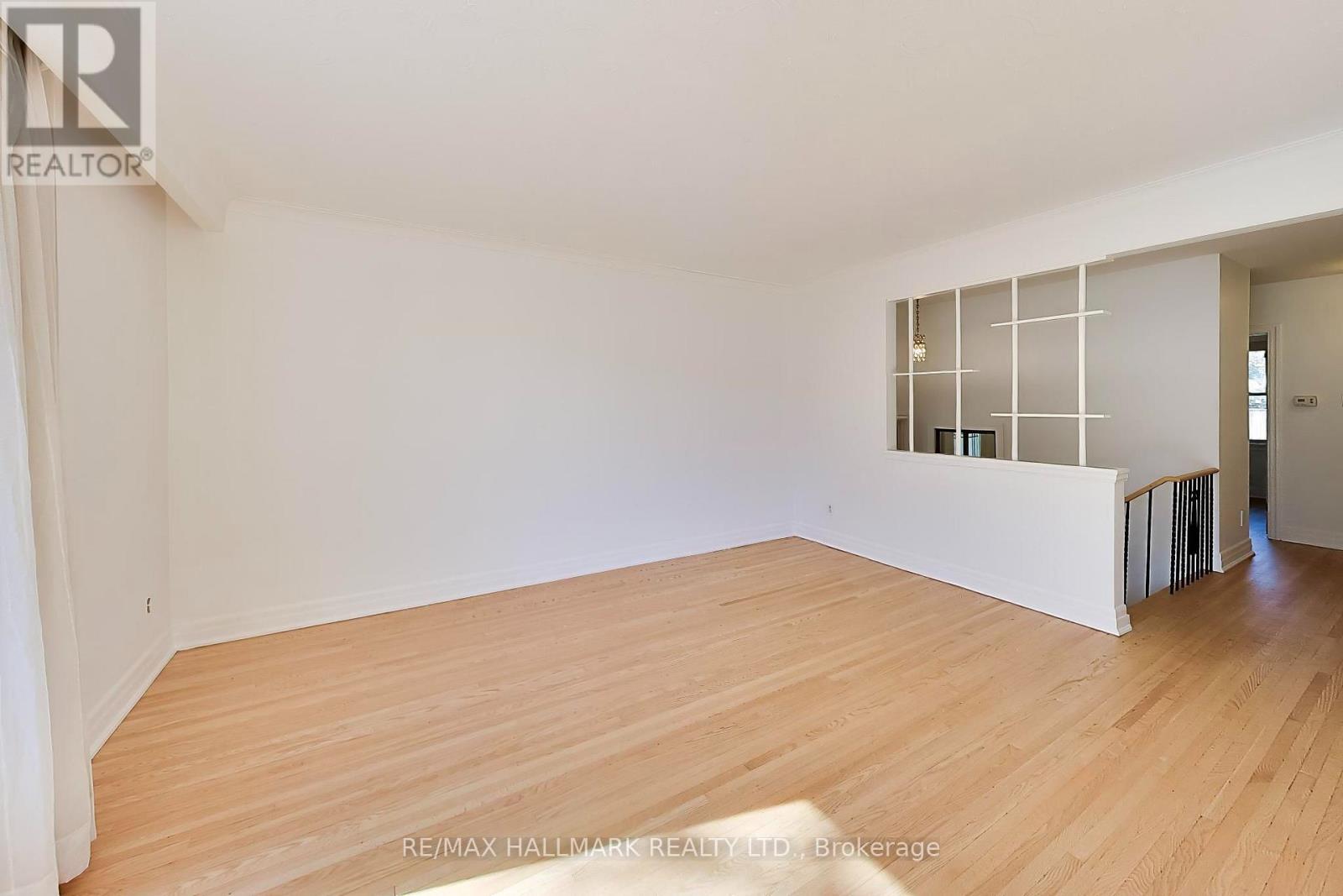 60 Bridesburg Drive, Toronto, Ontario  M9R 2K8 - Photo 5 - W13769618