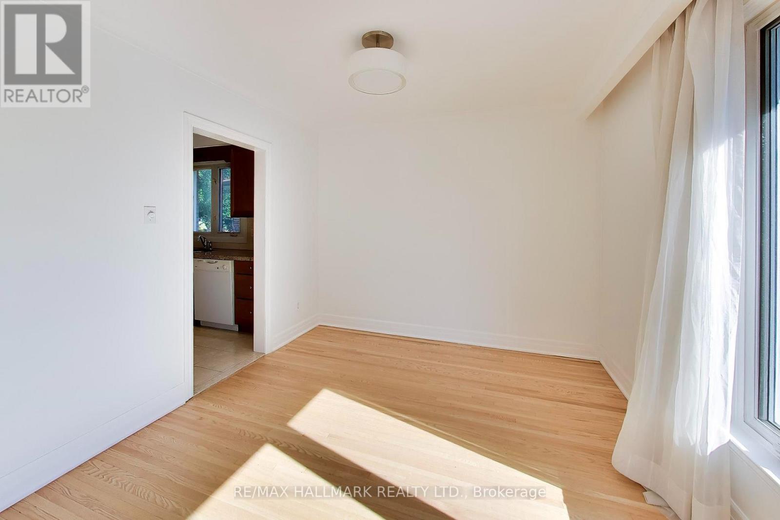 60 Bridesburg Drive, Toronto, Ontario  M9R 2K8 - Photo 8 - W13769618