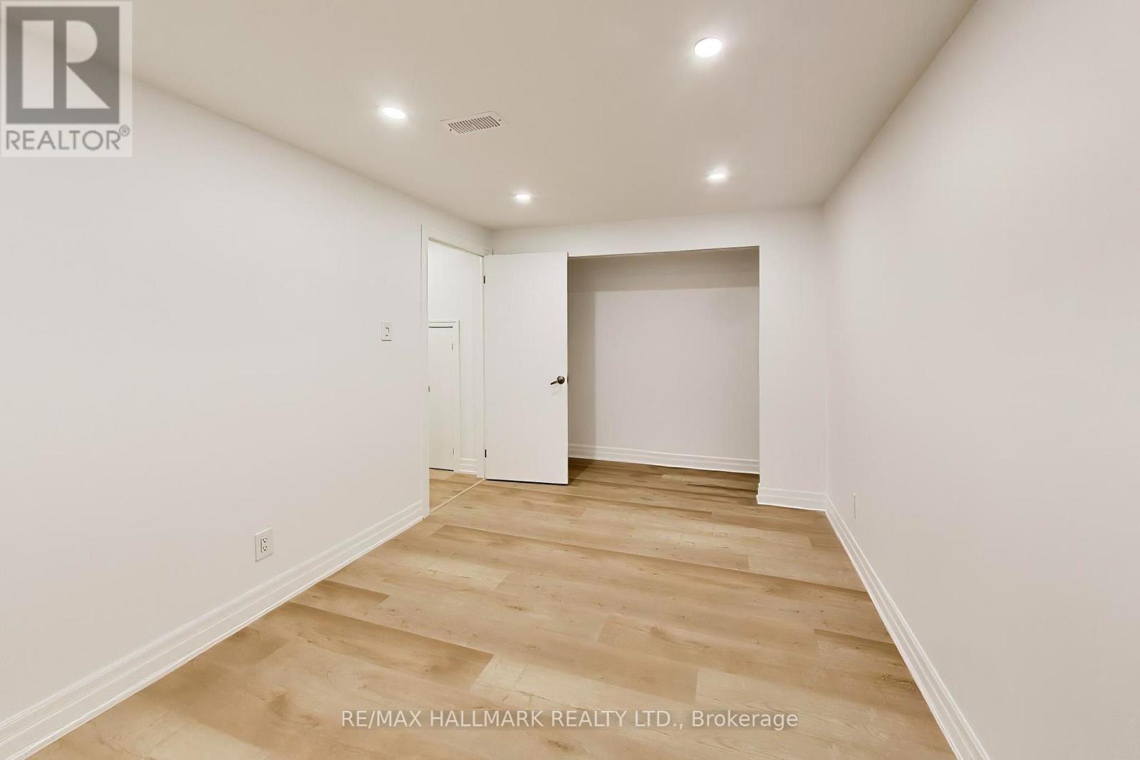 60 Bridesburg Drive, Toronto, Ontario  M9R 2K8 - Photo 25 - W13769618