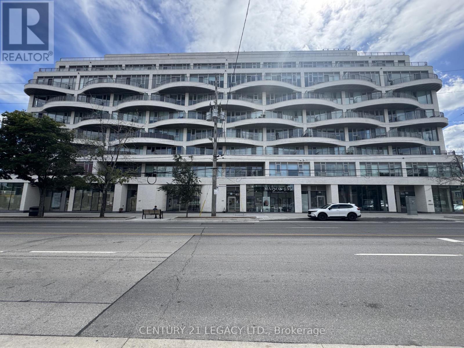 693 THE QUEENSWAY, Toronto, Ontario