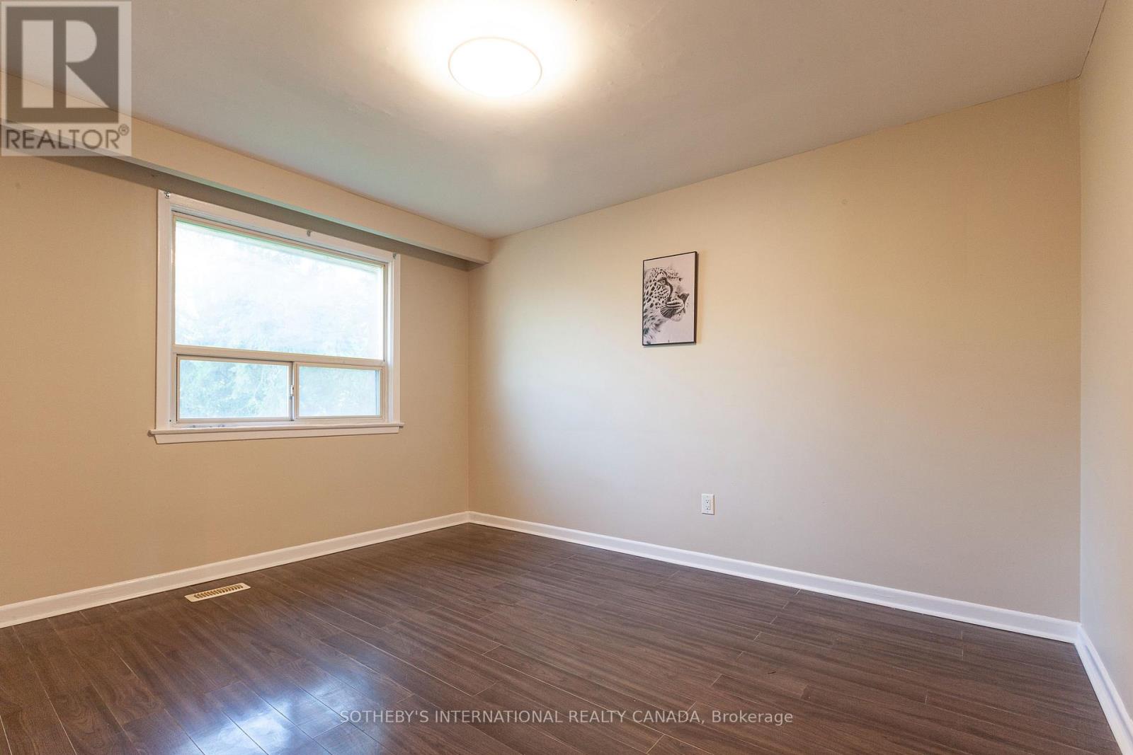Upper - 957 Beechwood Avenue, Mississauga, Ontario  L5G 4E3 - Photo 18 - W13537976