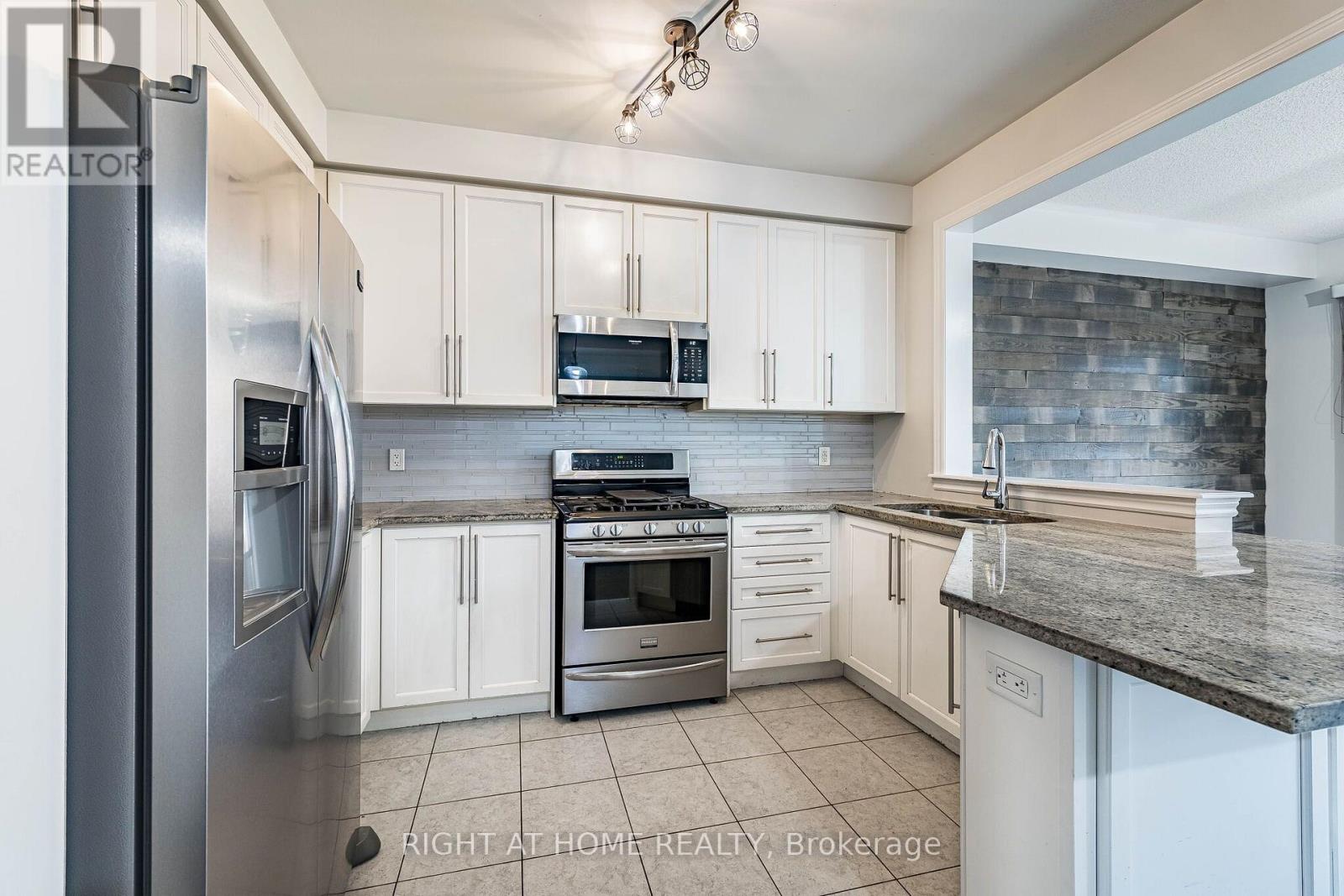 23 Coastline Drive, Brampton, Ontario  L6Y 0T5 - Photo 9 - W13763378