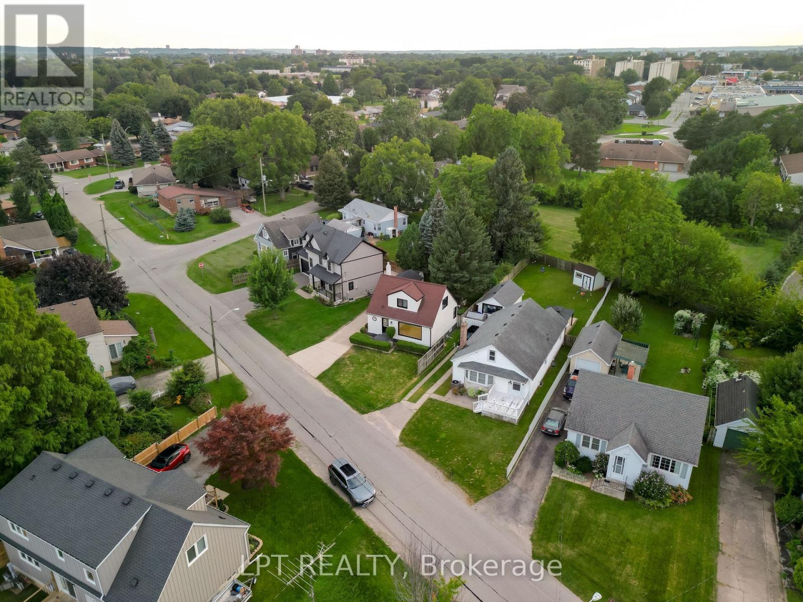 18 Jubilee Drive, St. Catharines, Ontario  L2M 4P8 - Photo 2 - X13755286