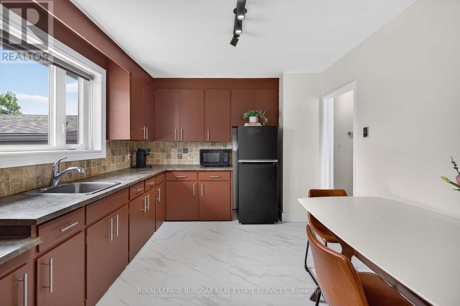 236 Hammersmith Court, Burlington, Ontario  L7L 4N7 - Photo 13 - W13769734