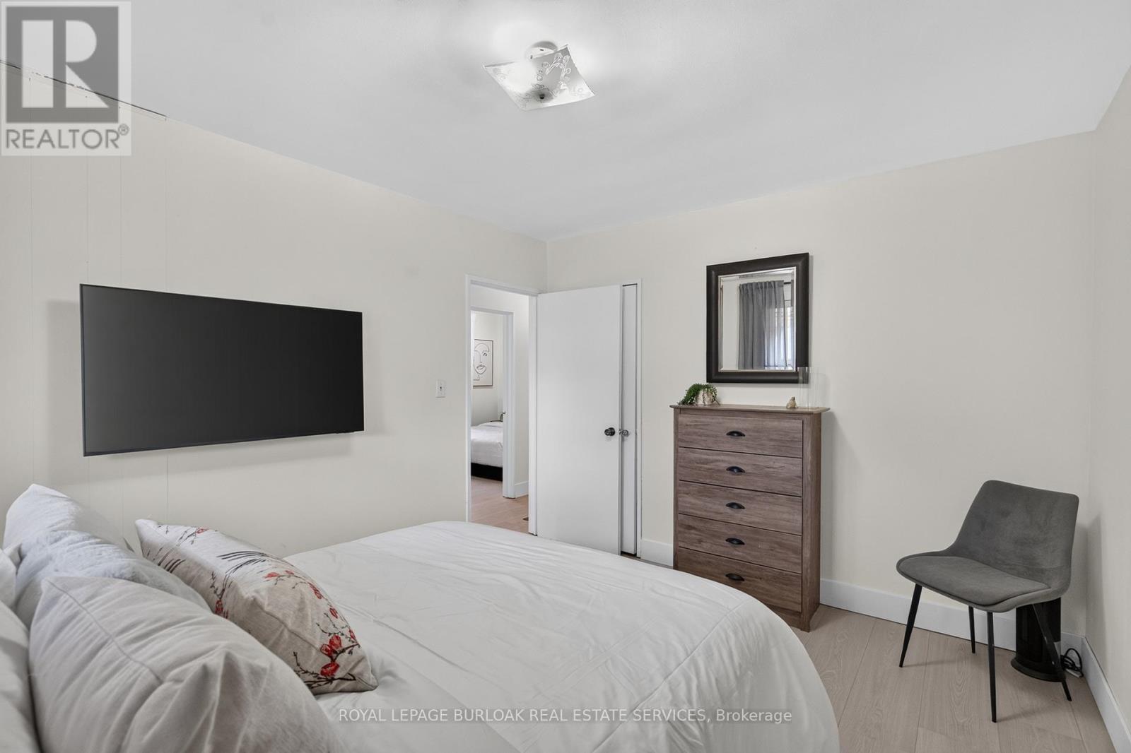 236 Hammersmith Court, Burlington, Ontario  L7L 4N7 - Photo 7 - W13769734