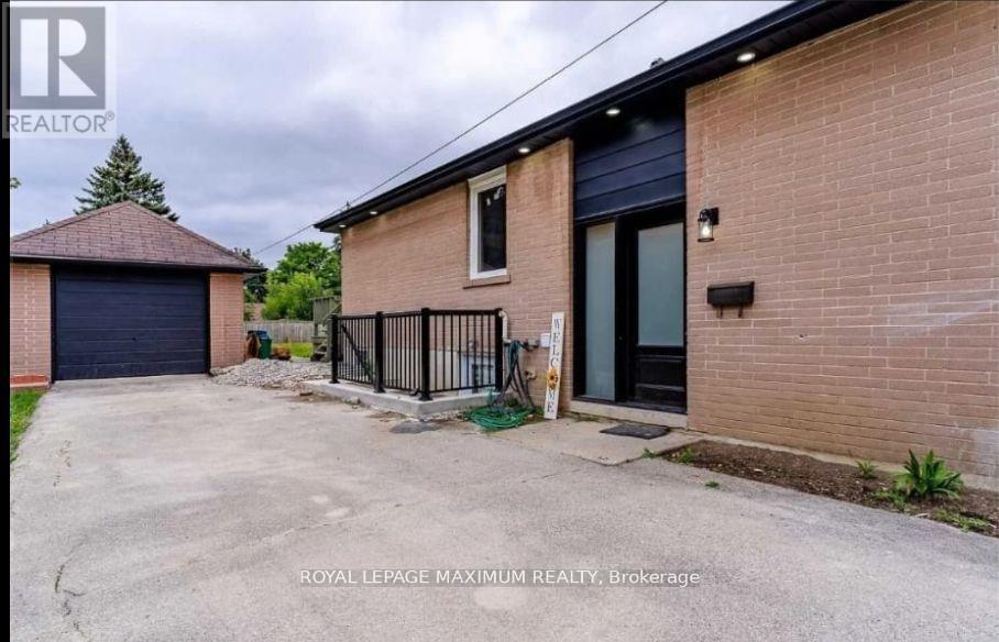 UPPER LEVEL - 8 LAWRENCE CRESCENT, Brampton, Ontario