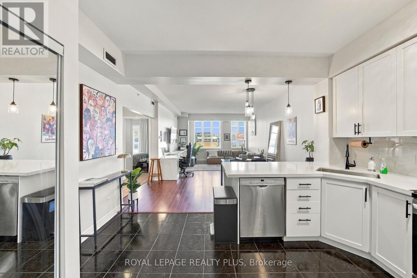104 - 3531 Lake Shore Boulevard W, Toronto (Long Branch), Ontario  M8W 1P4 - Photo 2 - W13769756