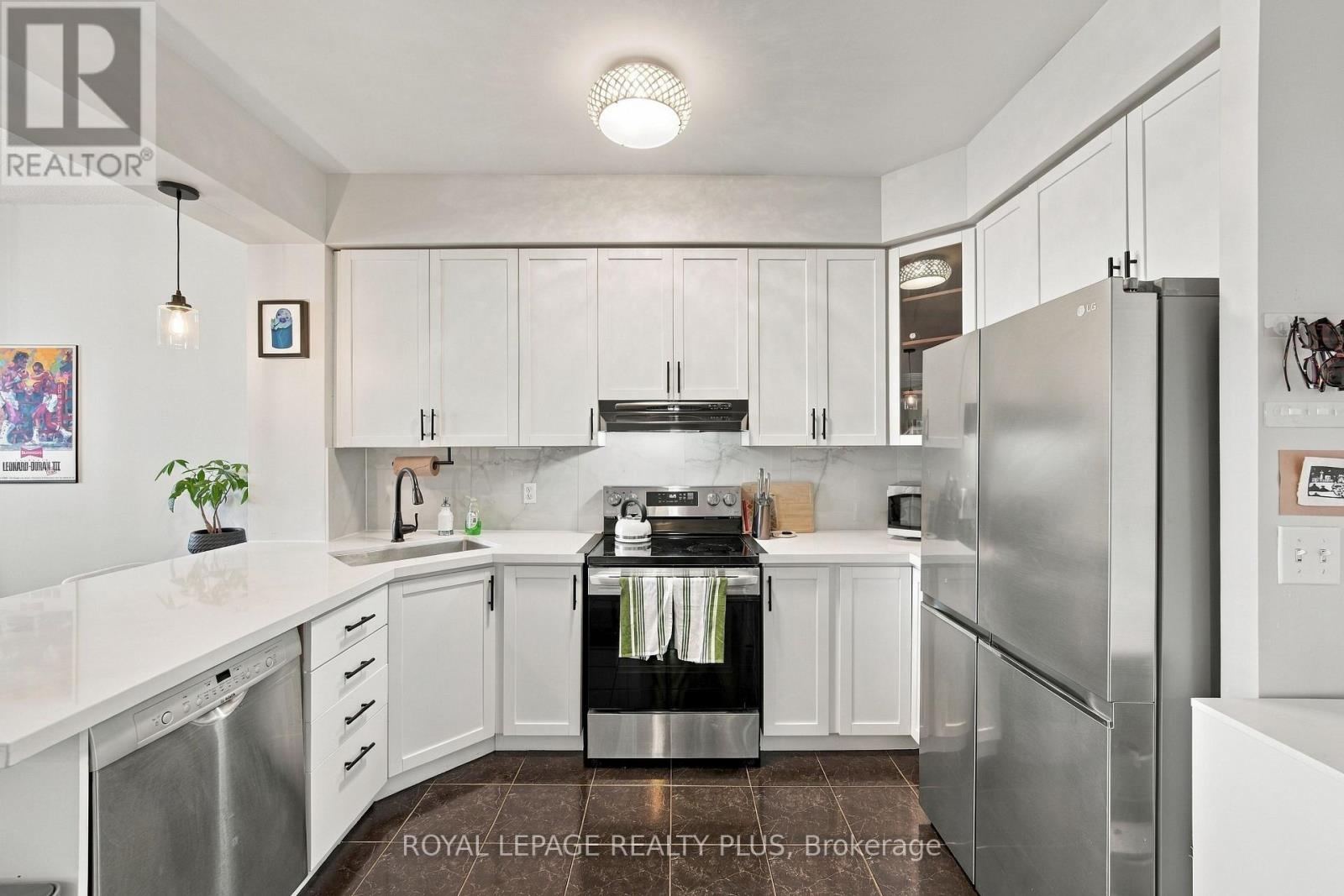 104 - 3531 Lake Shore Boulevard W, Toronto (Long Branch), Ontario  M8W 1P4 - Photo 3 - W13769756