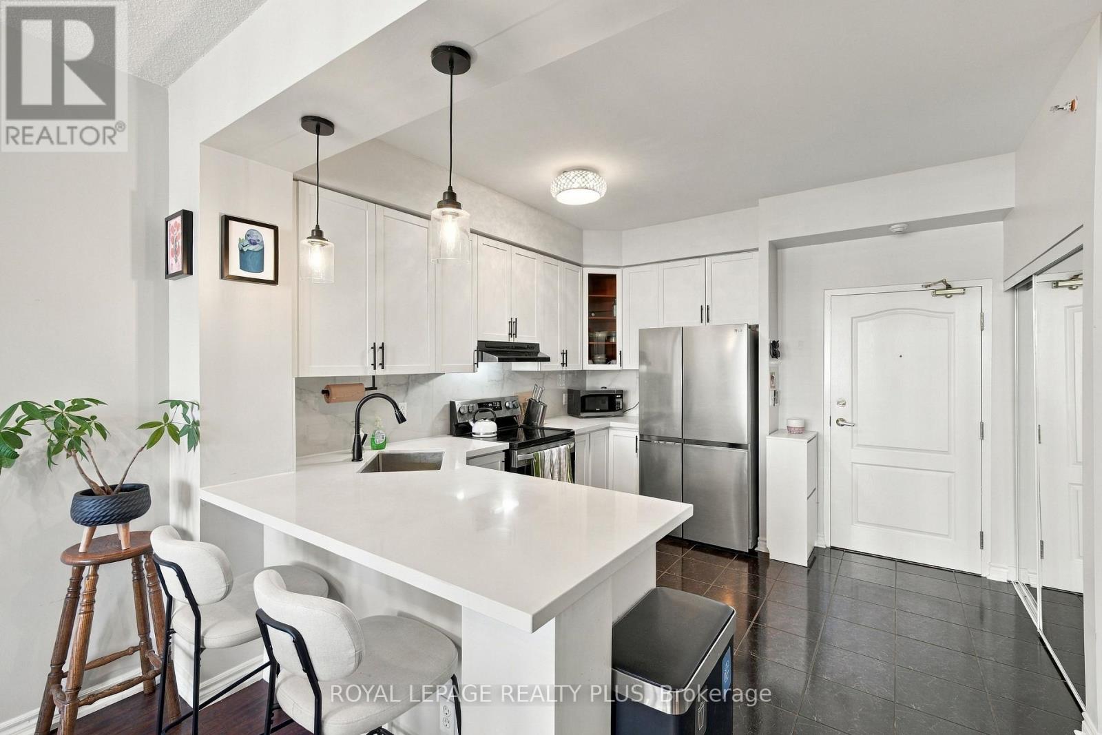 104 - 3531 Lake Shore Boulevard W, Toronto (Long Branch), Ontario  M8W 1P4 - Photo 5 - W13769756