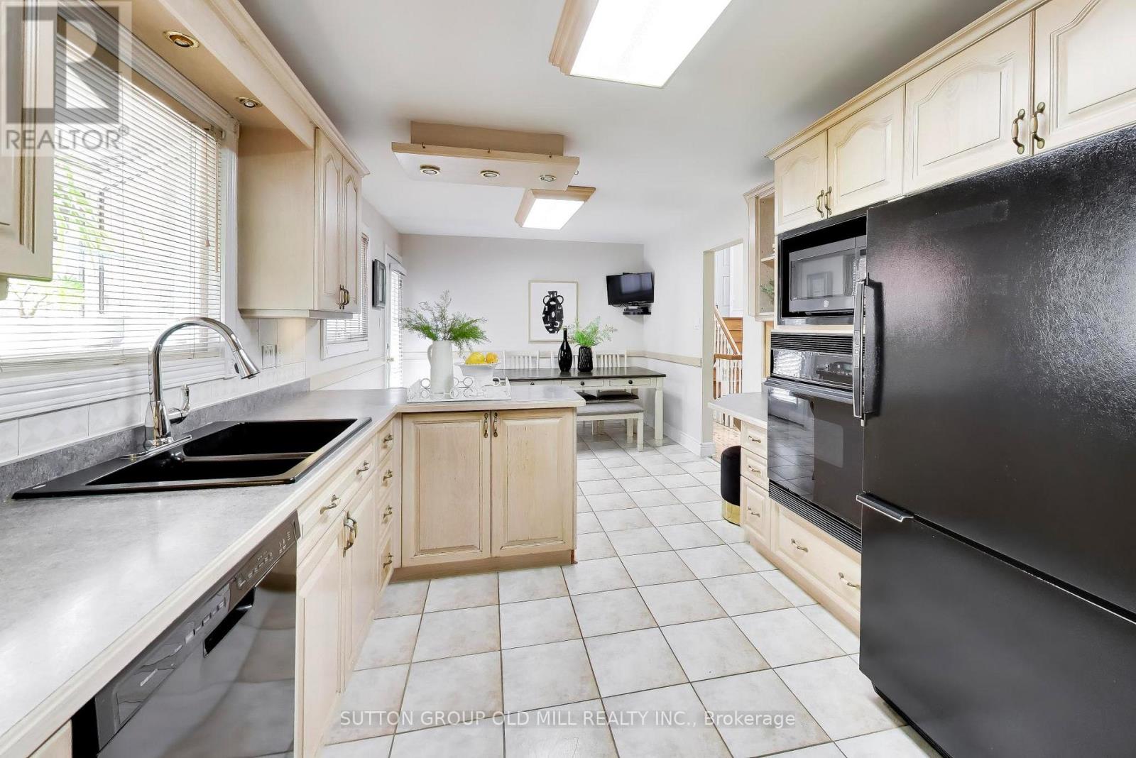 251 Chalfield Lane, Mississauga (Rathwood), Ontario  L4Z 1L1 - Photo 11 - W13769784