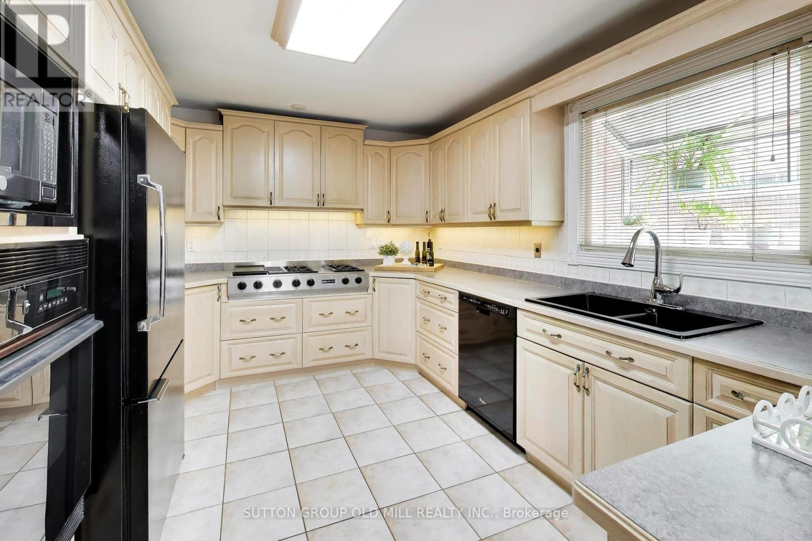 251 Chalfield Lane, Mississauga (Rathwood), Ontario  L4Z 1L1 - Photo 9 - W13769784