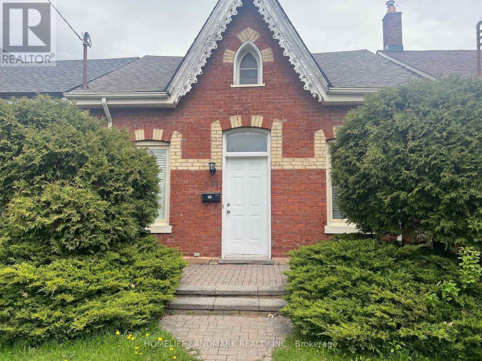 231 CLINTON STREET, Toronto, Ontario
