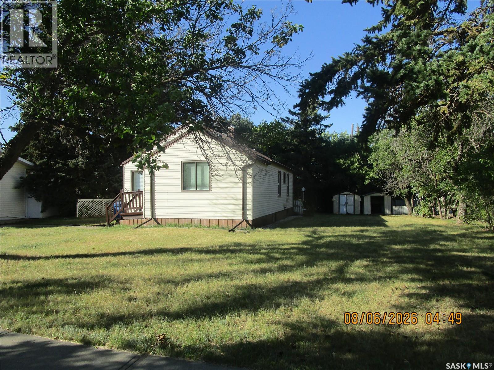 523 3rd Avenue E, Assiniboia, Saskatchewan  S0H 0B0 - Photo 23 - SK048061