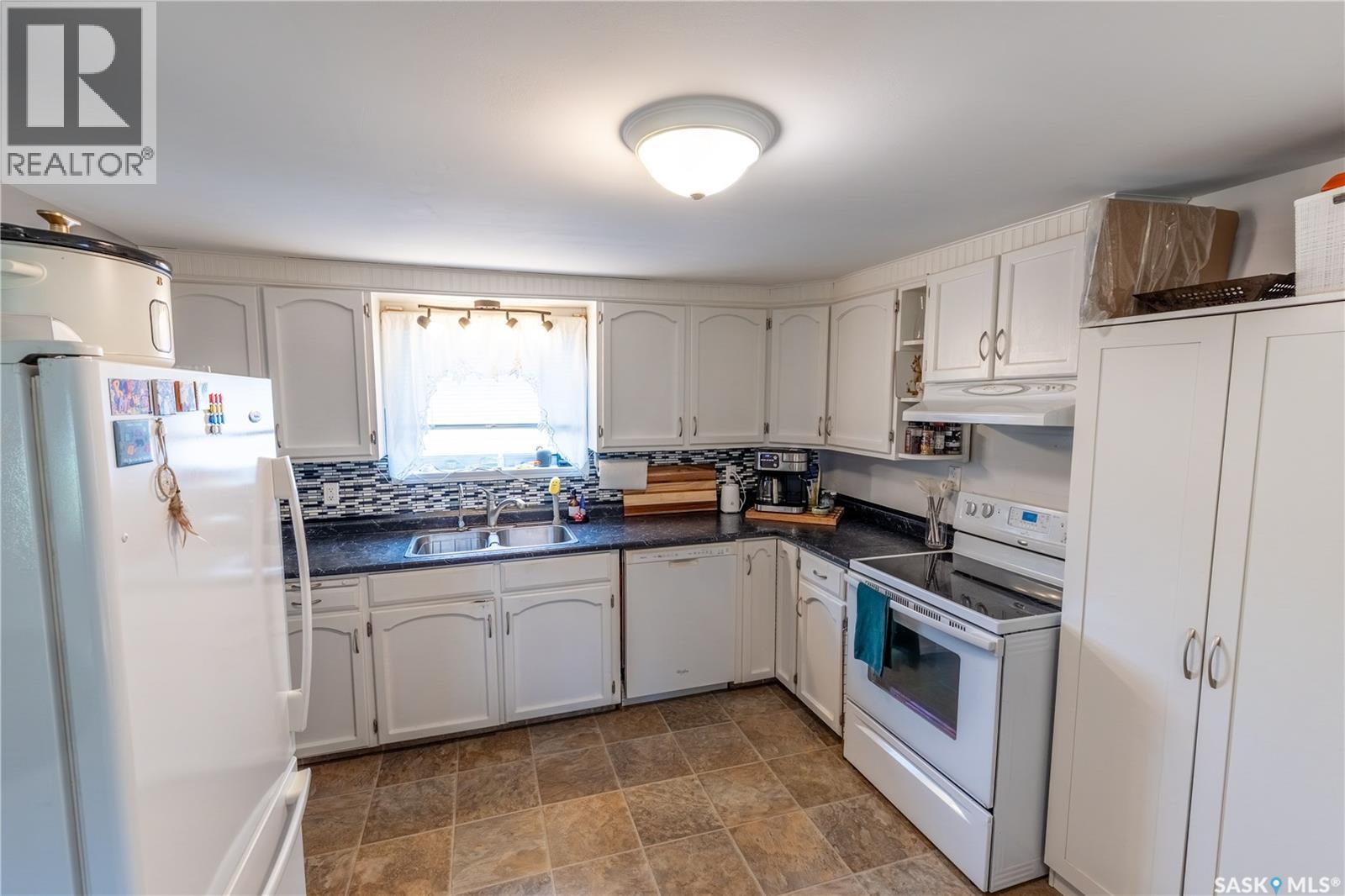 173 3rd Avenue W, Central Butte, Saskatchewan  S0H 0T0 - Photo 13 - SK048002