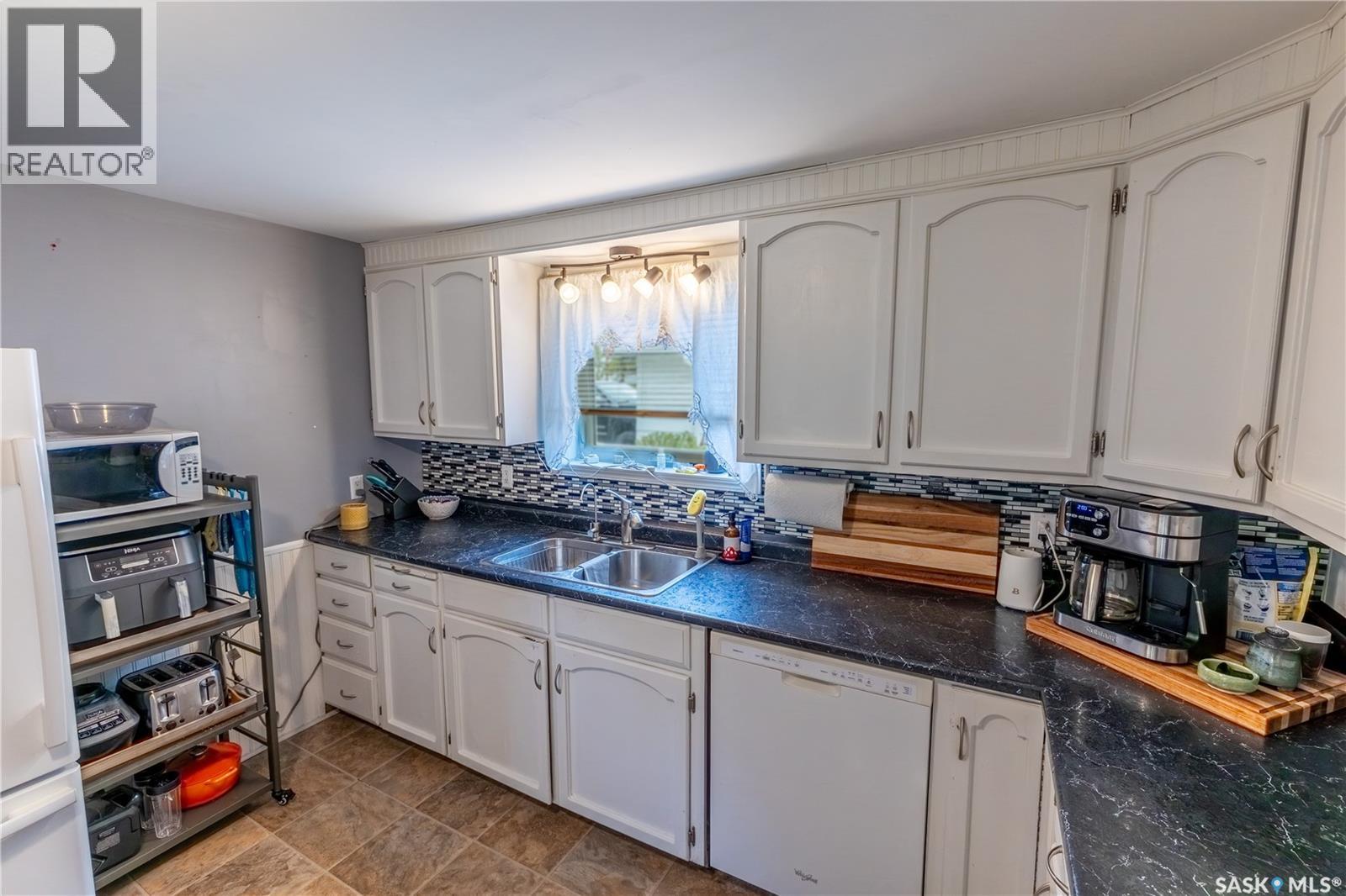 173 3rd Avenue W, Central Butte, Saskatchewan  S0H 0T0 - Photo 14 - SK048002