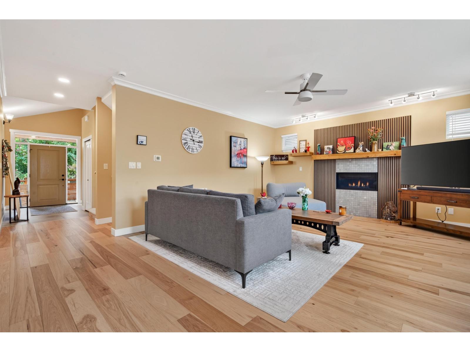 6876 192a Street, Surrey, British Columbia  V4N 0B7 - Photo 6 - R3163636