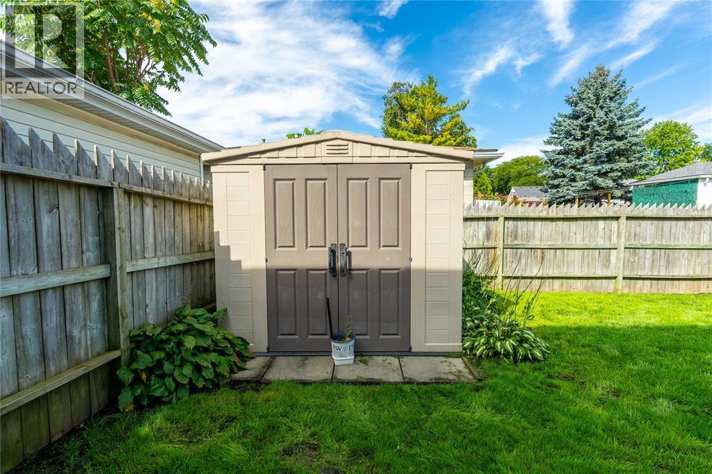 731 Hillary Street, Sarnia, Ontario  N7T 7T7 - Photo 31 - 26022113