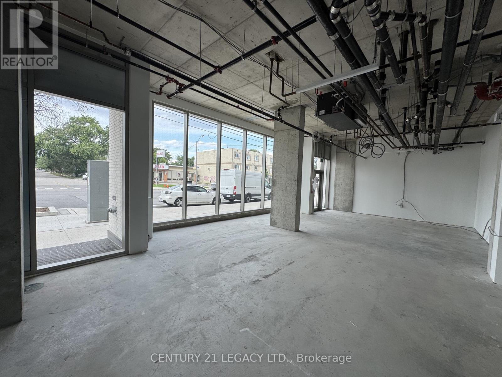 693a The Queensway, Toronto (Stonegate-Queensway), Ontario  M8Y 1L2 - Photo 14 - W13769804