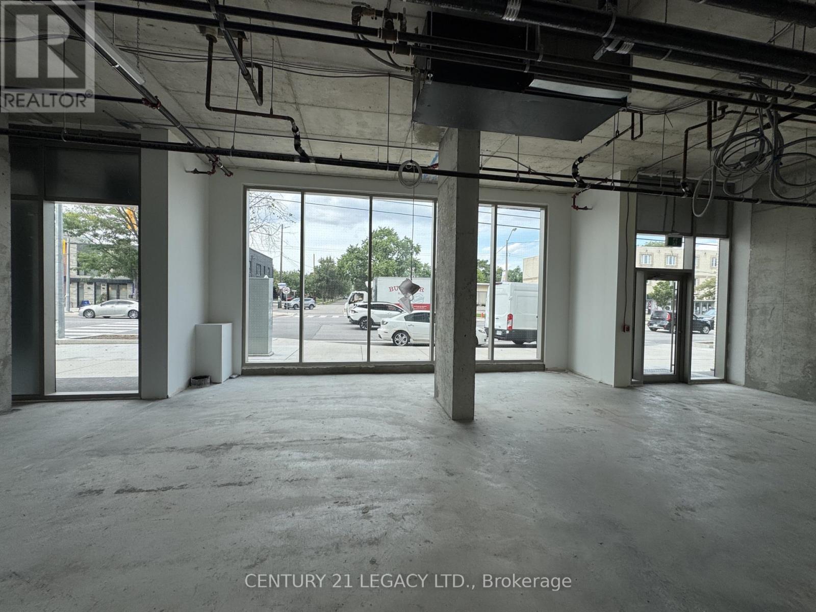 693a The Queensway, Toronto (Stonegate-Queensway), Ontario  M8Y 1L2 - Photo 15 - W13769804