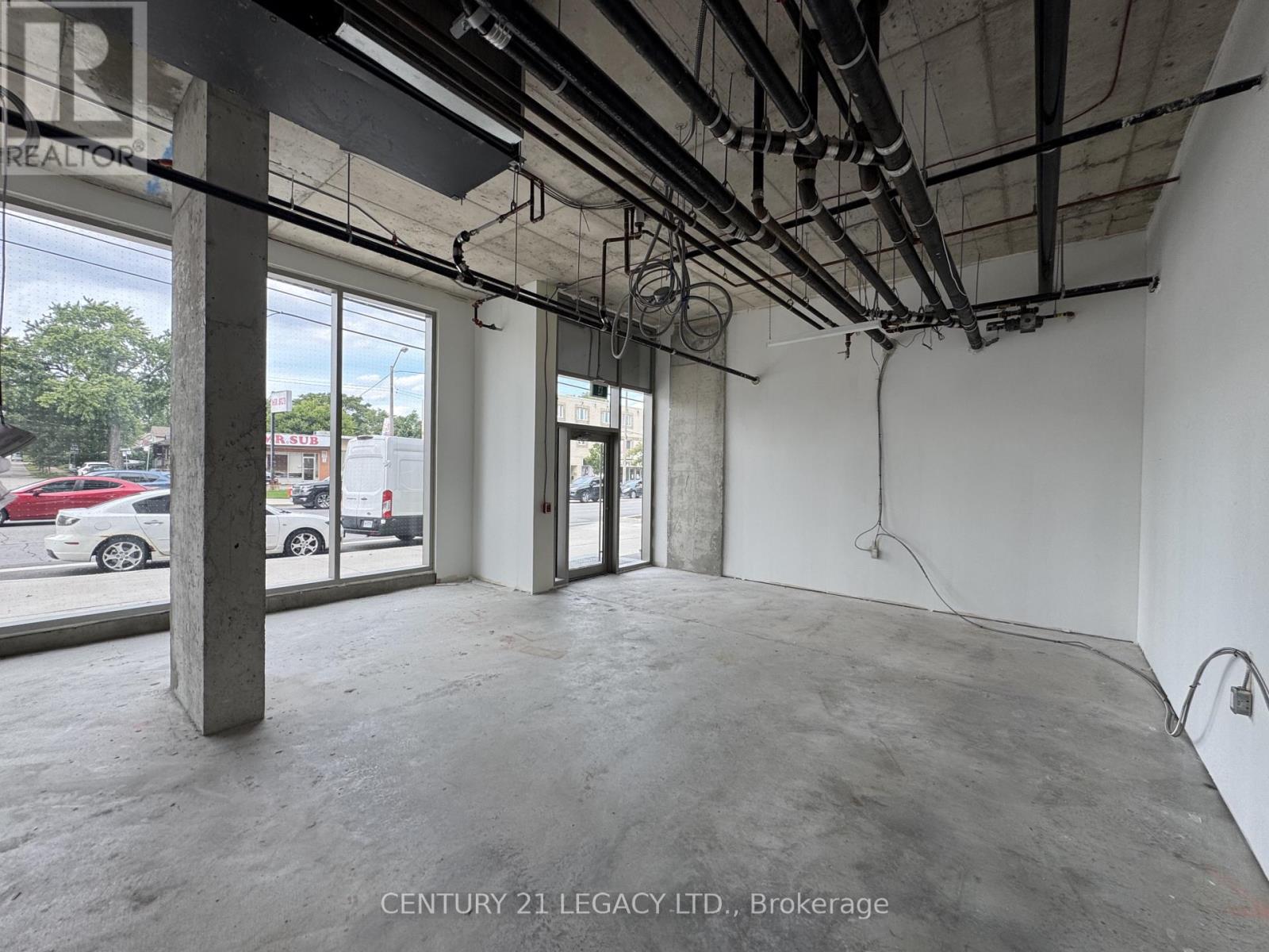 693a The Queensway, Toronto (Stonegate-Queensway), Ontario  M8Y 1L2 - Photo 16 - W13769804