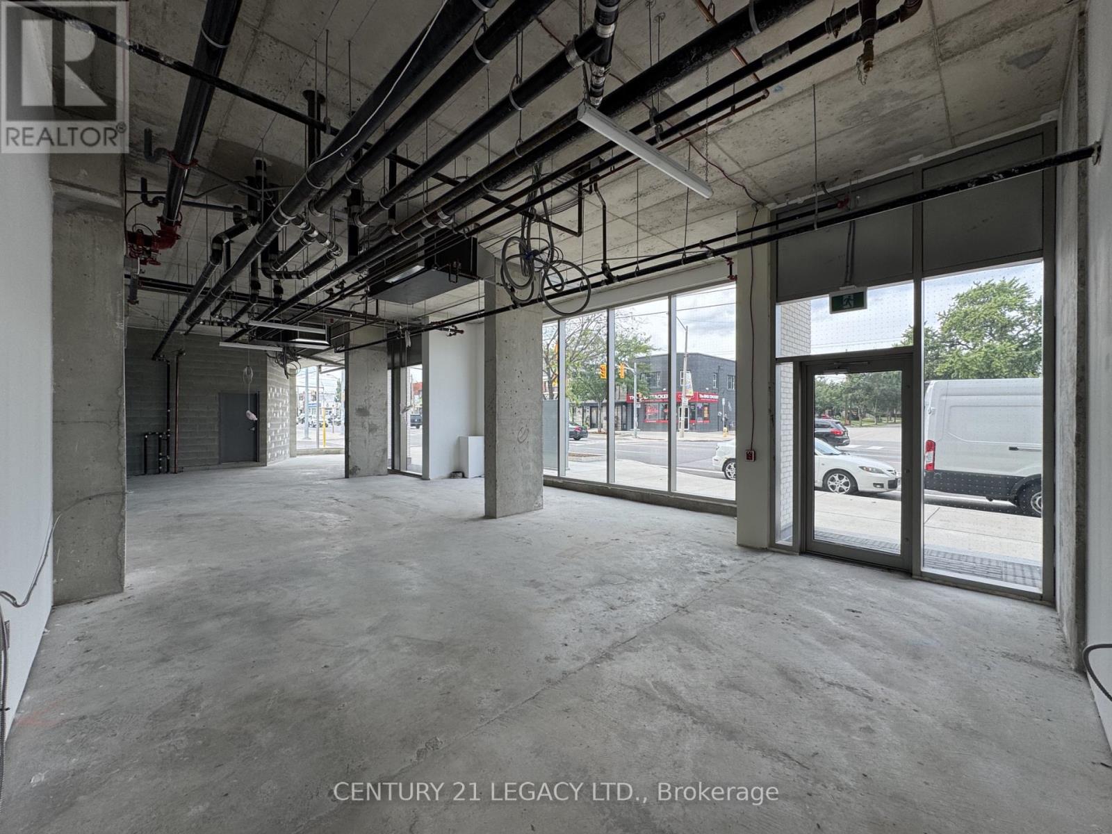 693a The Queensway, Toronto (Stonegate-Queensway), Ontario  M8Y 1L2 - Photo 17 - W13769804