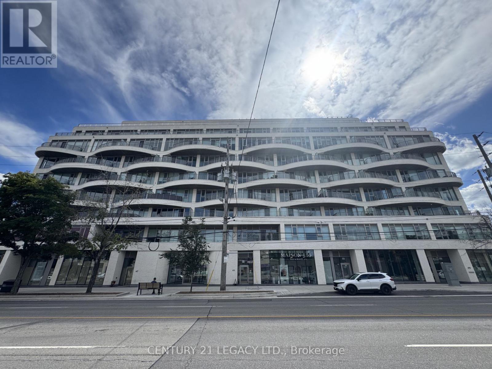 693a The Queensway, Toronto (Stonegate-Queensway), Ontario  M8Y 1L2 - Photo 2 - W13769804