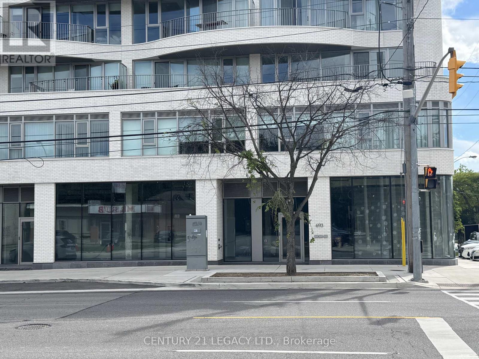 693a The Queensway, Toronto (Stonegate-Queensway), Ontario  M8Y 1L2 - Photo 3 - W13769804