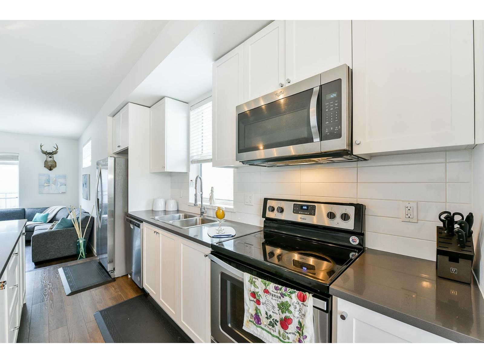 51 8130 136a Street, Surrey, British Columbia  V3W 1H9 - Photo 4 - R3161241