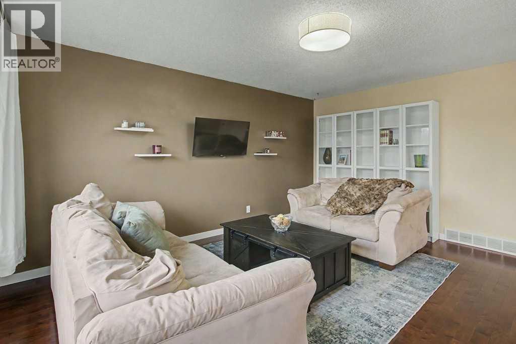 421 Big Springs Drive SE, Airdrie, Alberta  T4A 1A6 - Photo 3 - A2343220