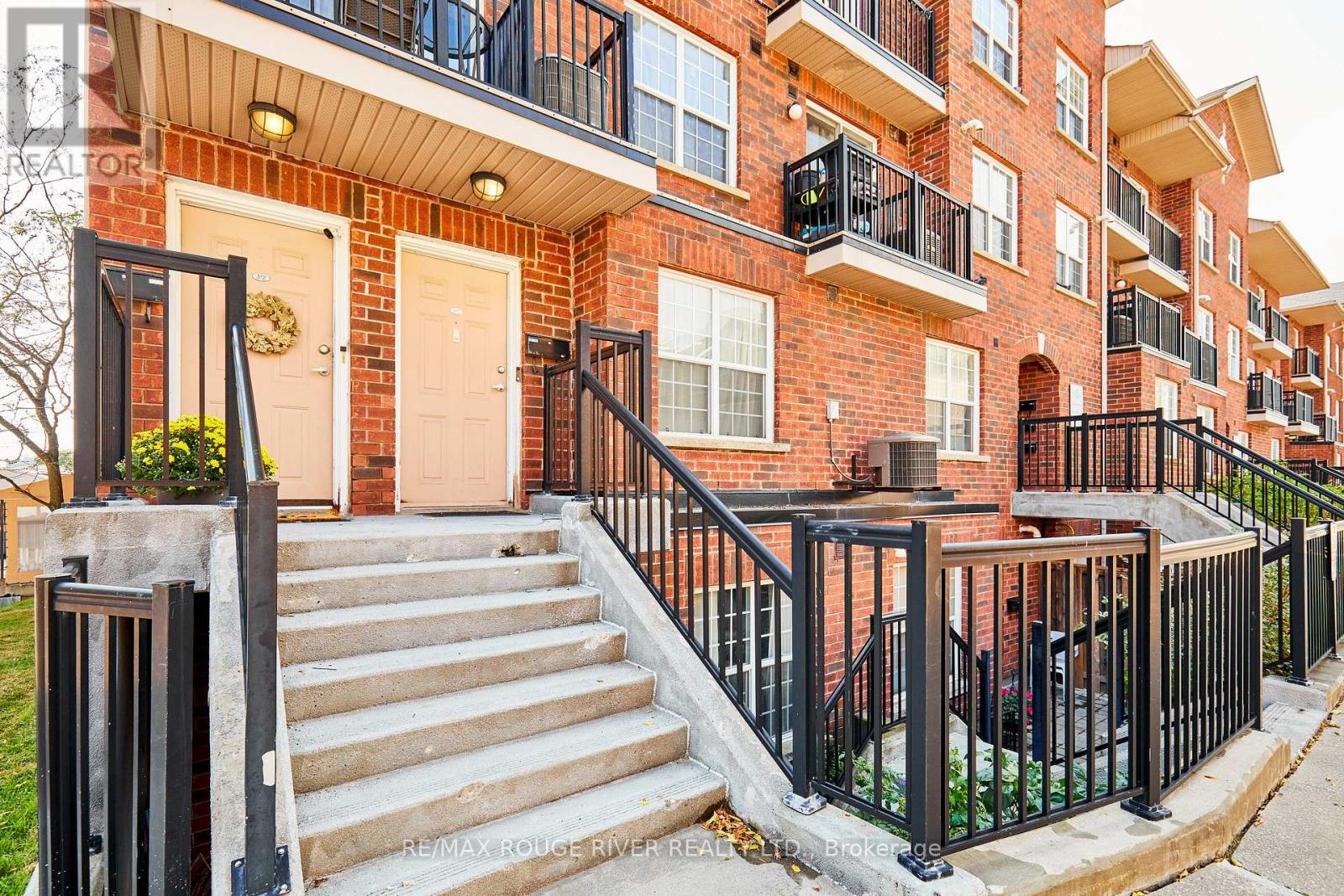 312 - 25 Strangford Lane, Toronto, Ontario  M1L 0E5 - Photo 2 - E13766914