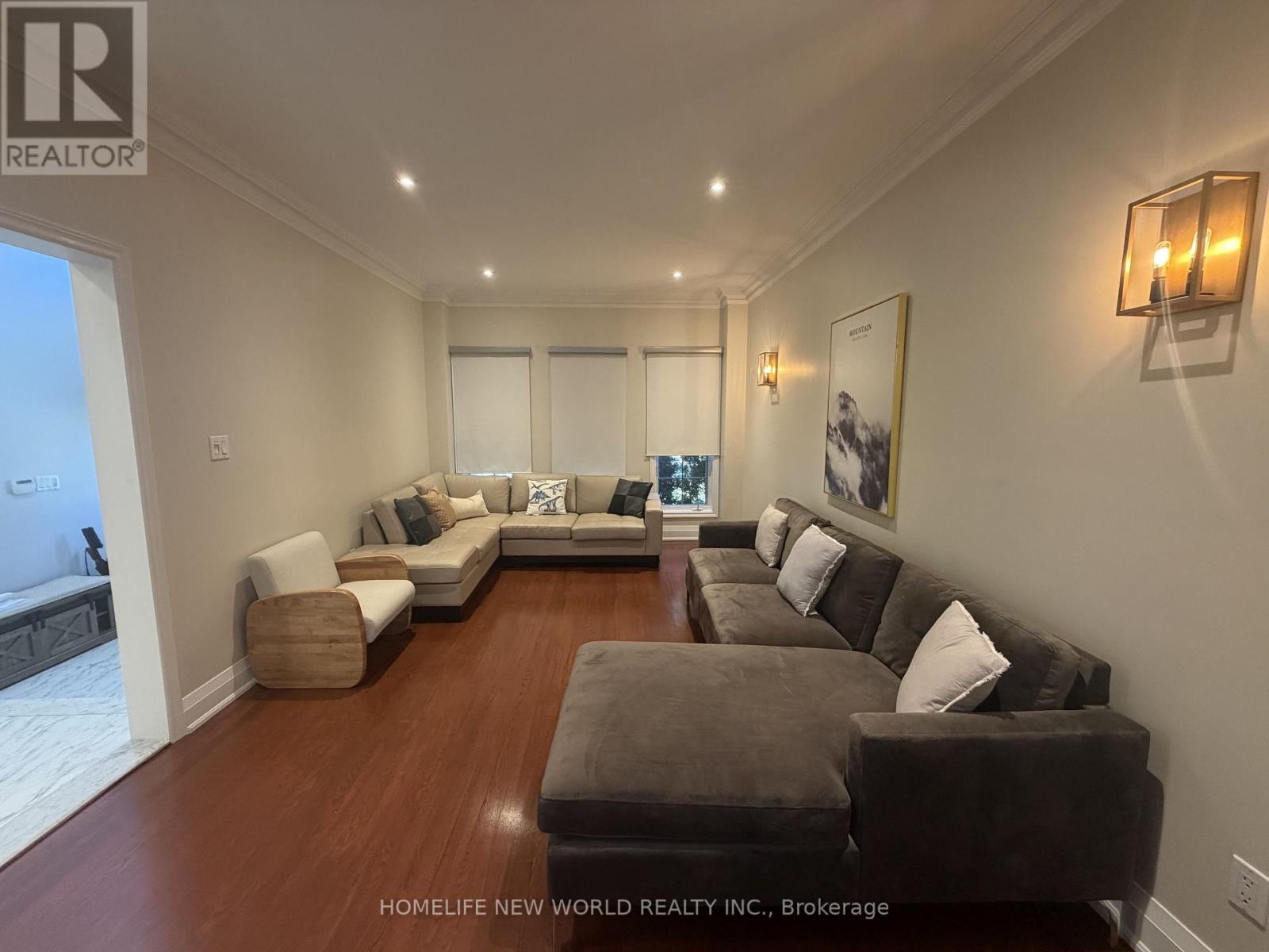 63a Roosevelt Drive, Richmond Hill, Ontario  L4C 6V2 - Photo 4 - N13769824