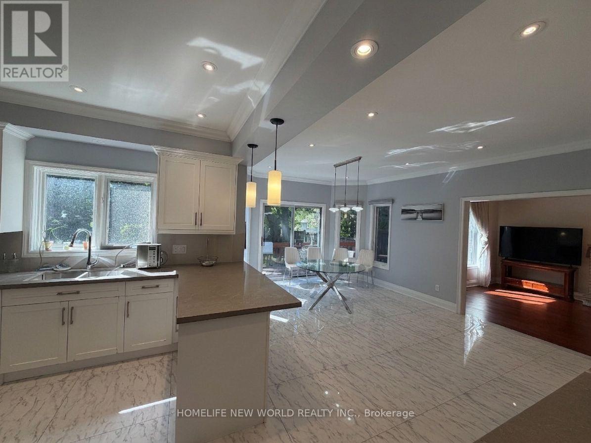 63a Roosevelt Drive, Richmond Hill, Ontario  L4C 6V2 - Photo 8 - N13769824