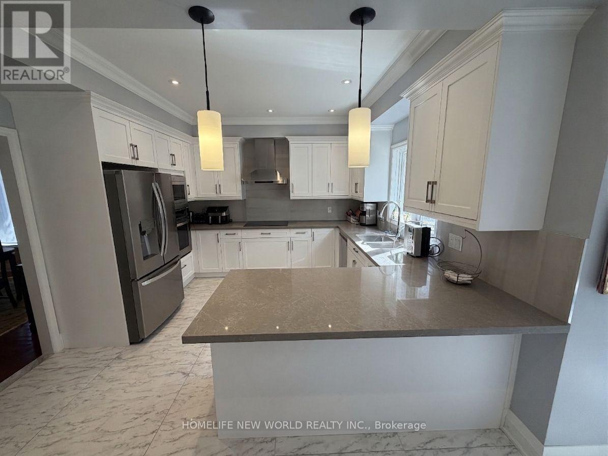 63a Roosevelt Drive, Richmond Hill, Ontario  L4C 6V2 - Photo 9 - N13769824