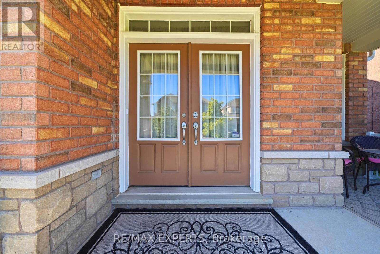 18 Vista Drive, Bradford West Gwillimbury, Ontario L3Z 0B6 - Photo 5 - N13769864