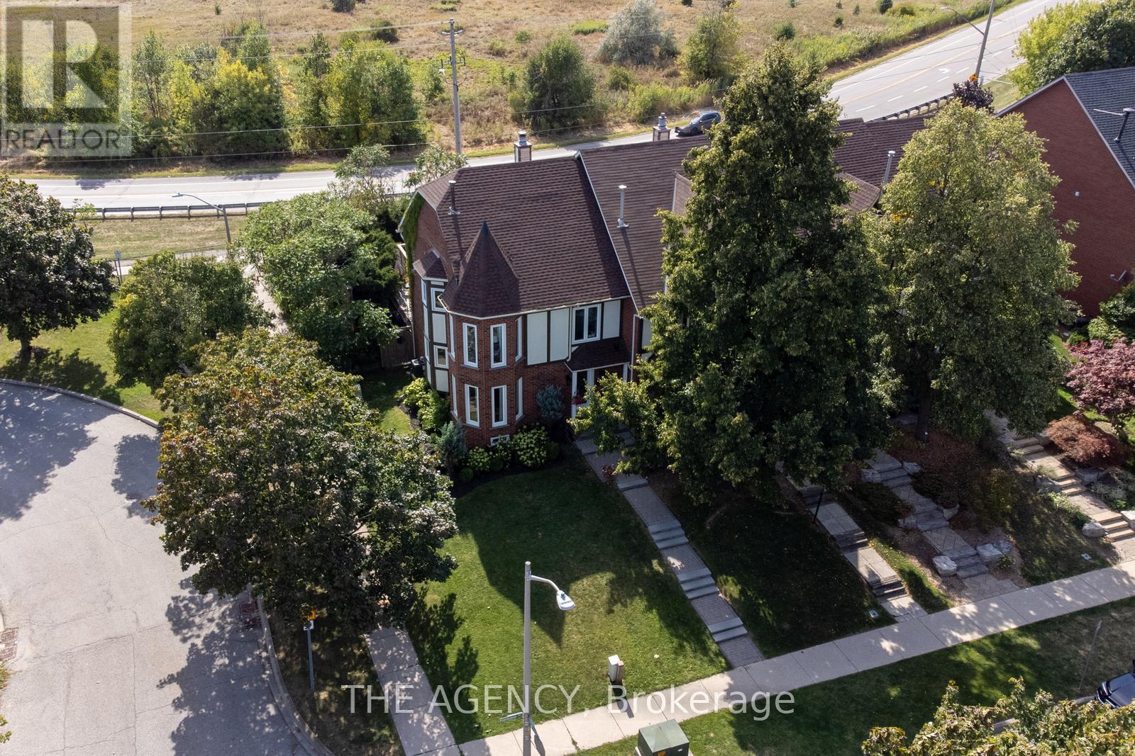 26 Harbour Drive, Hamilton (Lakeshore), Ontario  L8E 4Z5 - Photo 3 - X13769834