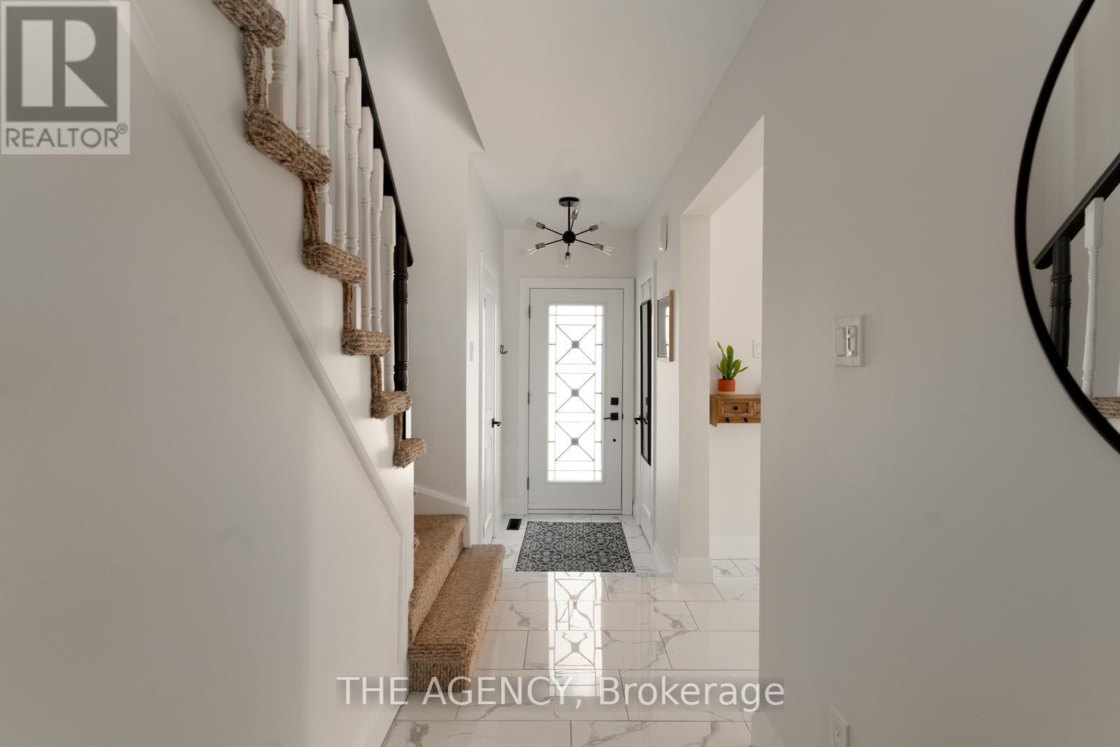 26 Harbour Drive, Hamilton (Lakeshore), Ontario  L8E 4Z5 - Photo 6 - X13769834