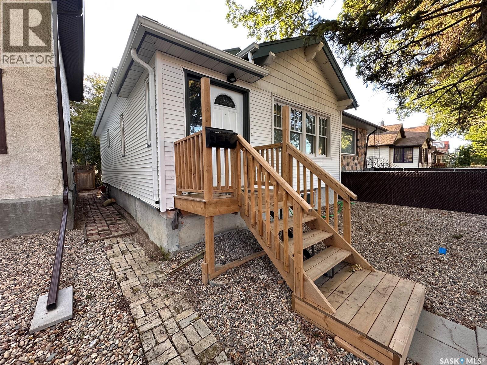 1917 Toronto Street, Regina, Saskatchewan  S4R 8L1 - Photo 2 - SK048146