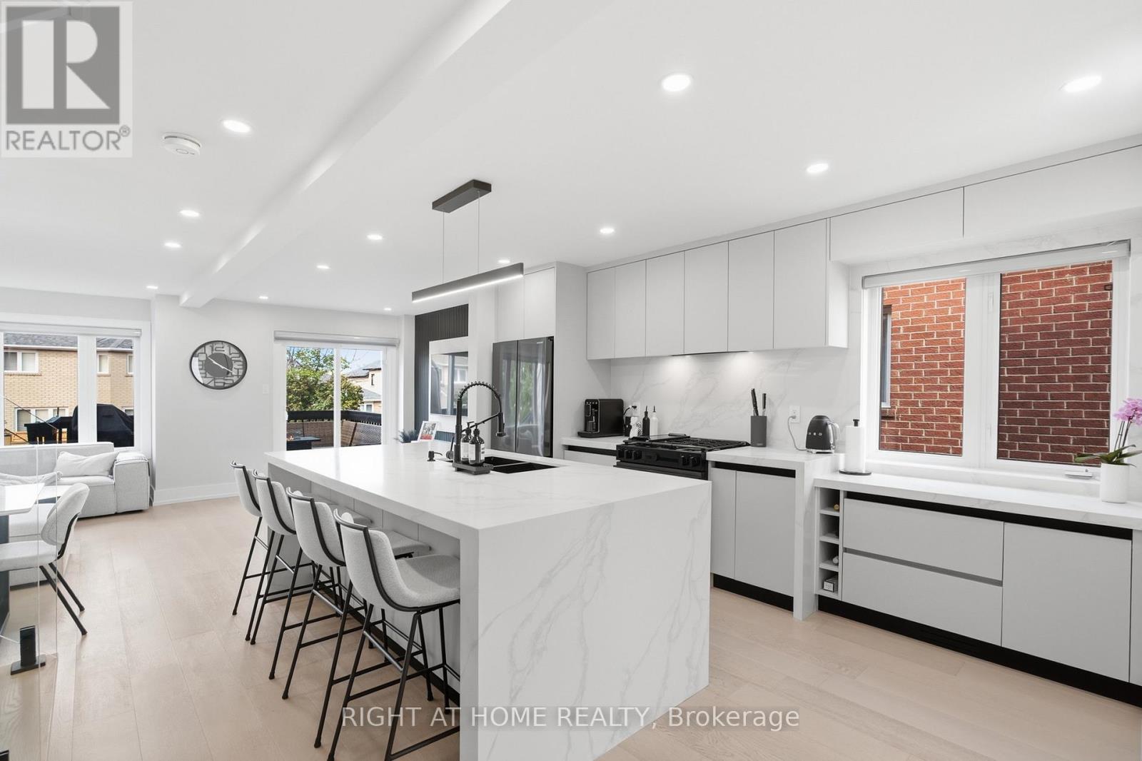 217 Rosanna Crescent, Vaughan, Ontario L6A 2T3 - Photo 6 - N13769944