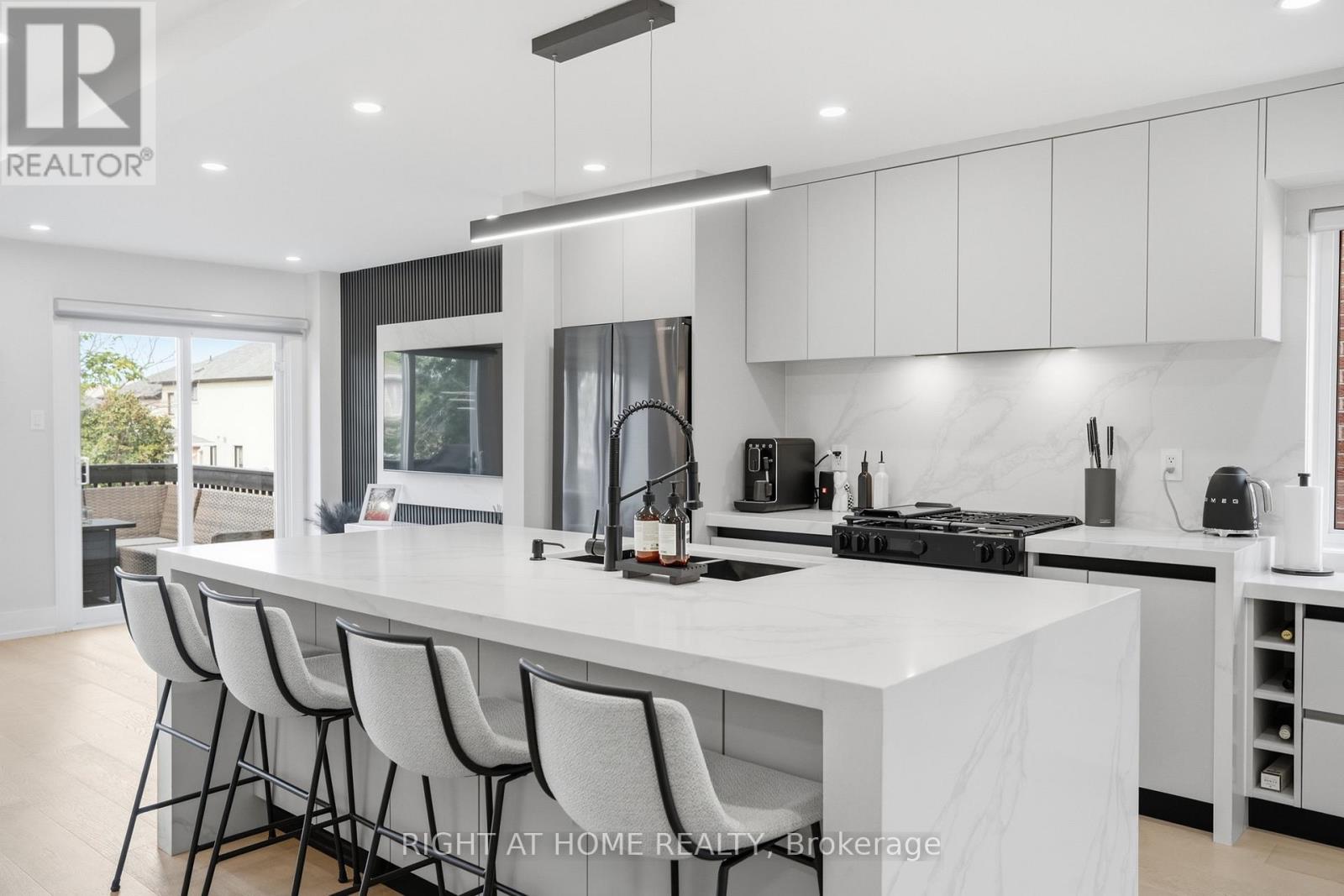 217 Rosanna Crescent, Vaughan, Ontario L6A 2T3 - Photo 8 - N13769944