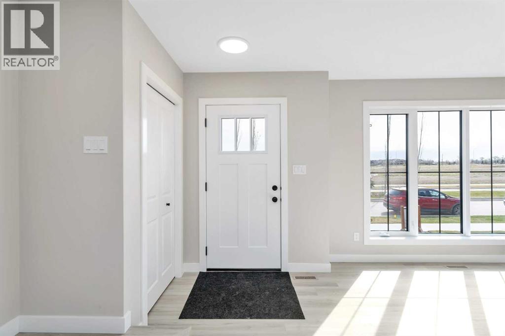 36 Station Drive, Sylvan Lake, Alberta  T4S 0W7 - Photo 4 - A2327525