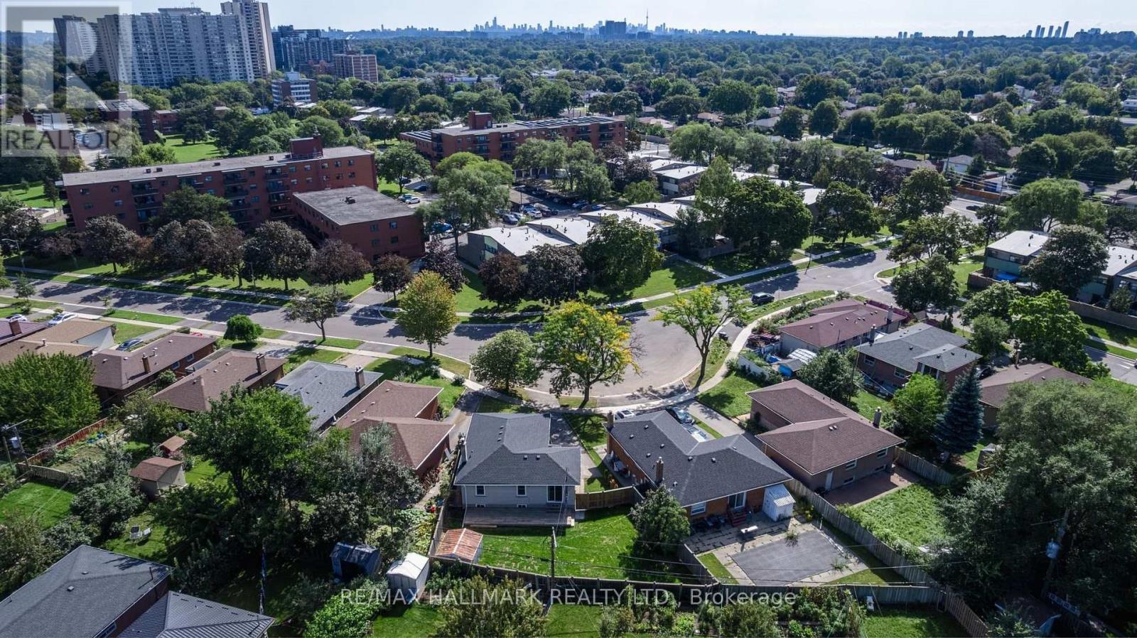 60 Bridesburg Drive, Toronto, Ontario  M9R 2K8 - Photo 35 - W13769618